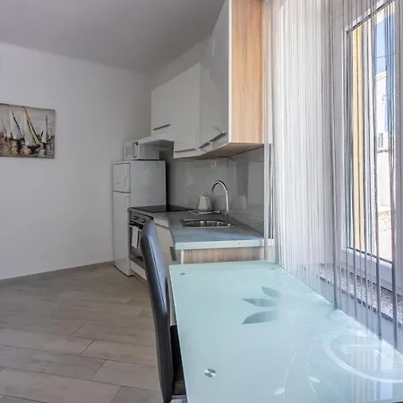 Apartment Studio דירה *